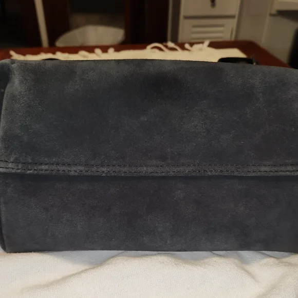 Madewell Essential Bucket Tote - Picture 6 of 7